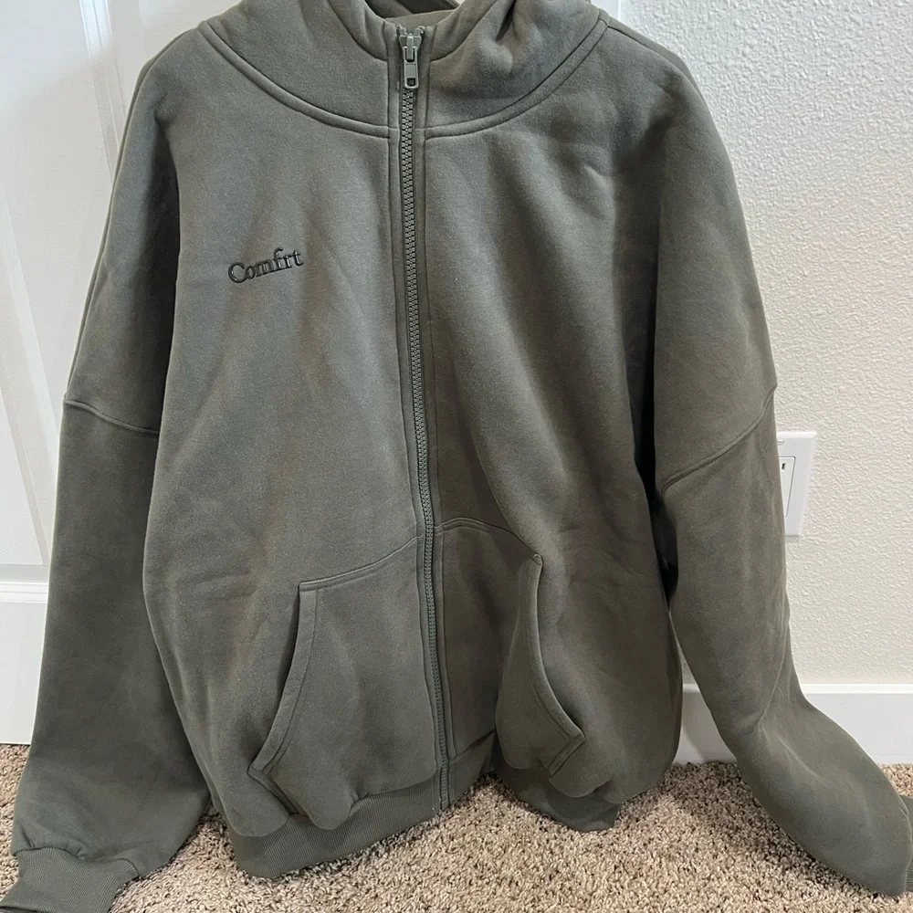 Comfrt Full-Zip Hooded Jacket - Picture 2 of 4